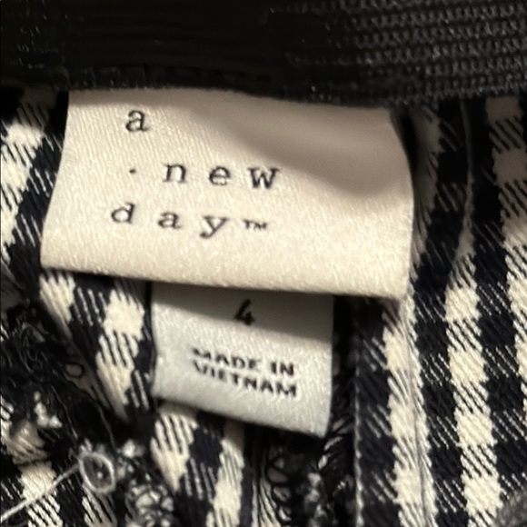 🌹A New Day Black and White Checkered Pants - Picture 3 of 4